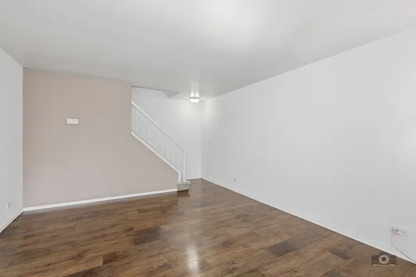 $189,000 | 226 Elkhorn Court, Unit B, Bolingbrook, IL 60440