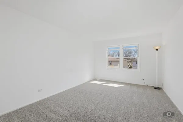 $189,000 | 226 Elkhorn Court, Unit B, Bolingbrook, IL 60440