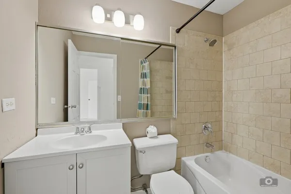 $189,000 | 226 Elkhorn Court, Unit B, Bolingbrook, IL 60440