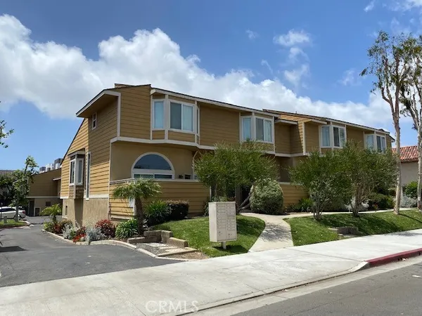 $3,395 | 2063 Charle Street, Unit A4, Costa Mesa, CA 92627