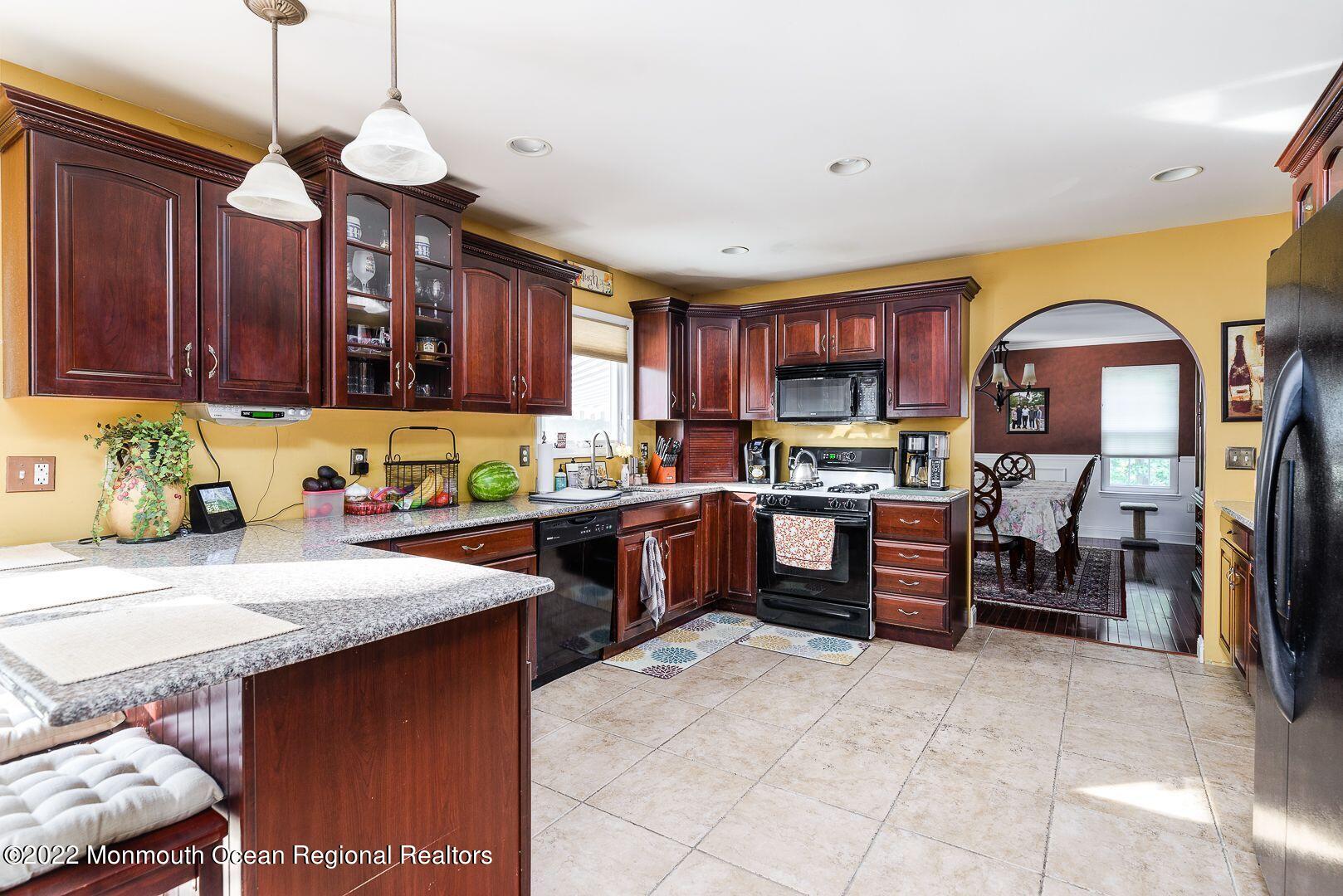 340 East Bird Village Road Jackson, NJ 08527 - Photo 11 of 41 1A4he9pE