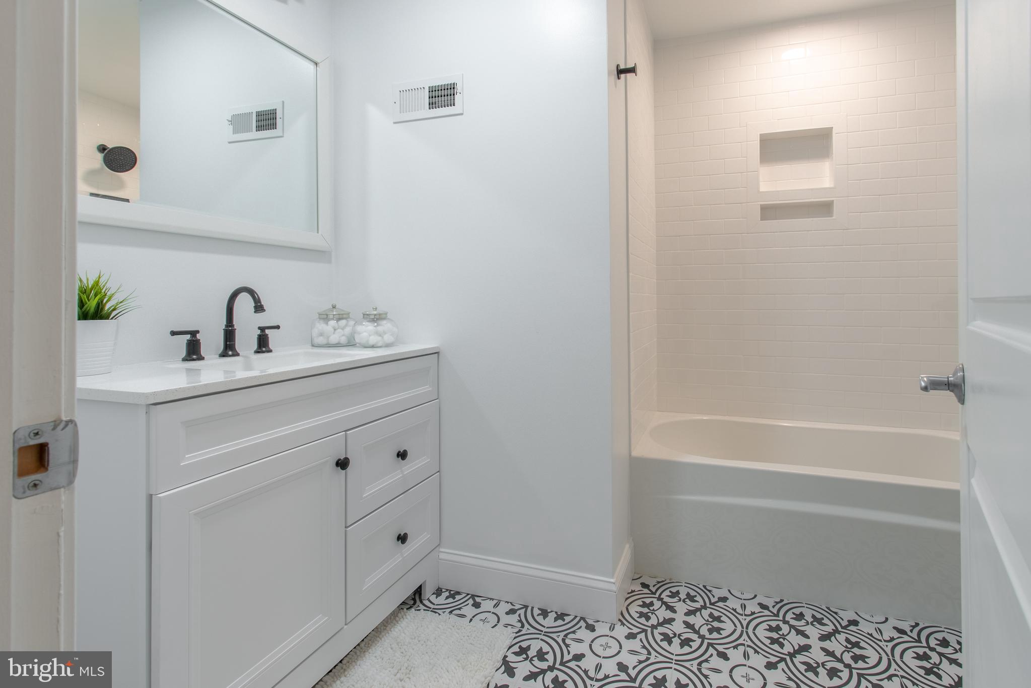 1802 Christian Street Philadelphia, PA 19146 - Photo 17 of 38