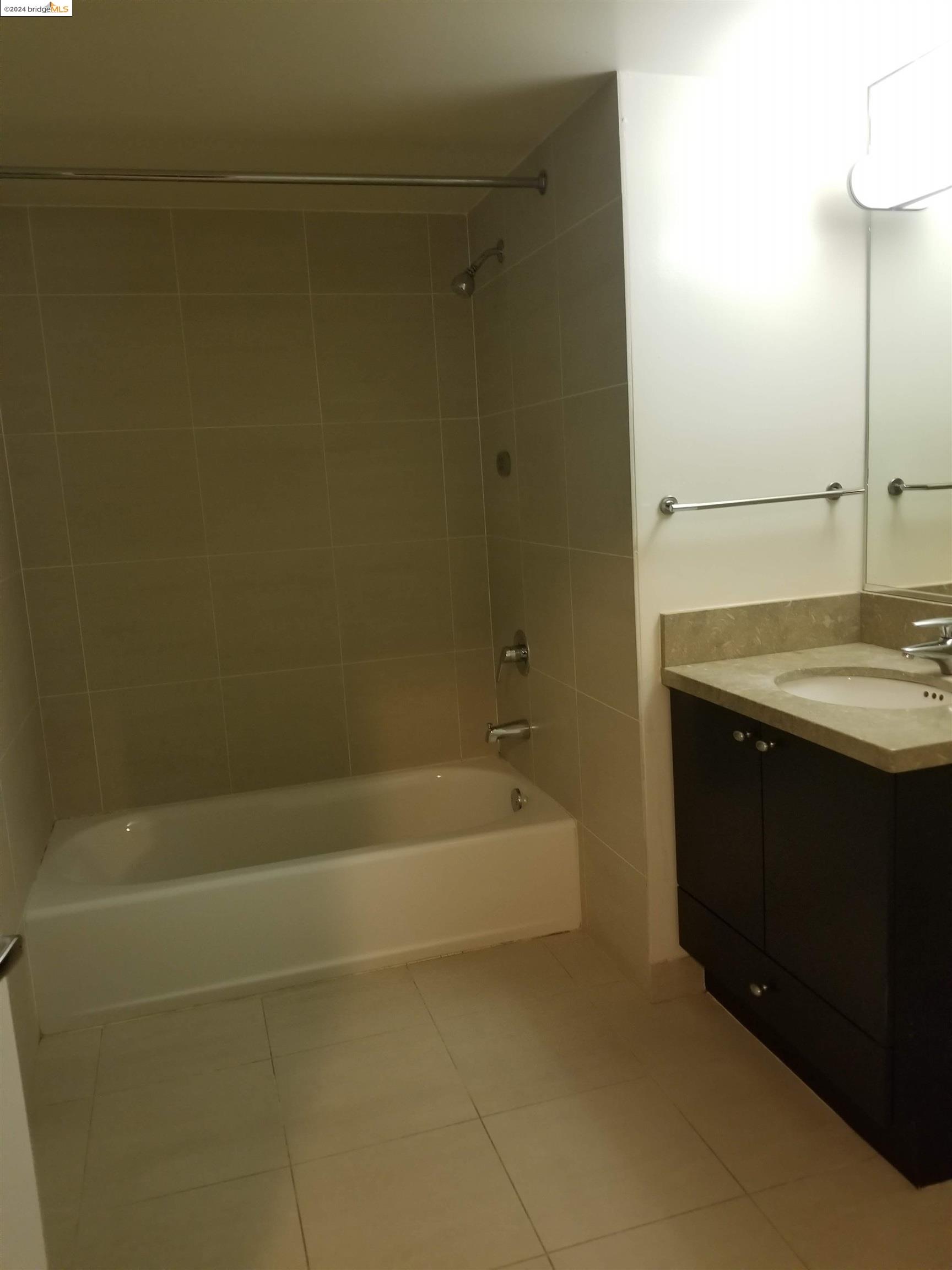 311 Oak Street, Unit 540 Oakland, CA 94607 - Photo 16 of 21 a bathroom with a sink and a bathtub