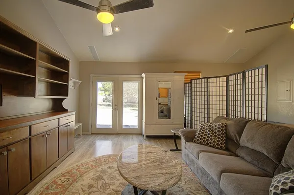 $1,300 | 110 Real Woods View East, Kerrville, TX 78028