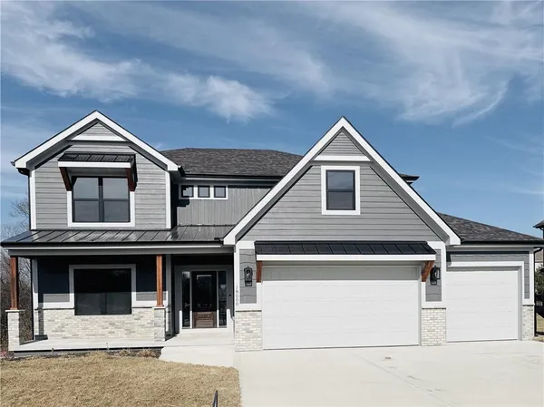 $719,900 | 18000 North Peach Blossom Drive, Platte City, MO 64079