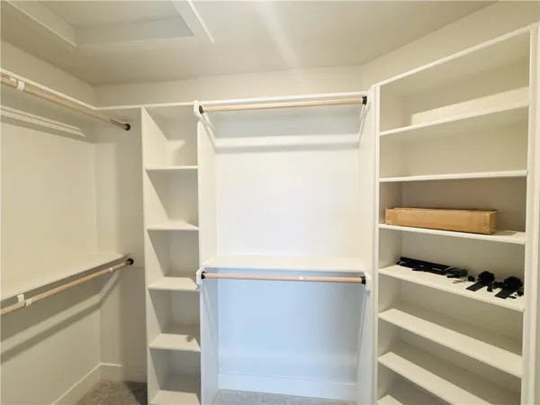 $719,900 | 18000 North Peach Blossom Drive, Platte City, MO 64079