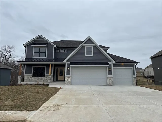 $734,900 | 18000 North Peach Blossom Drive, Platte City, MO 64079