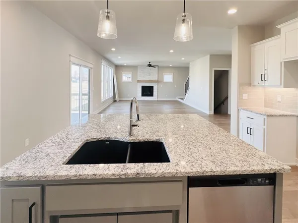 $719,900 | 18000 North Peach Blossom Drive, Platte City, MO 64079