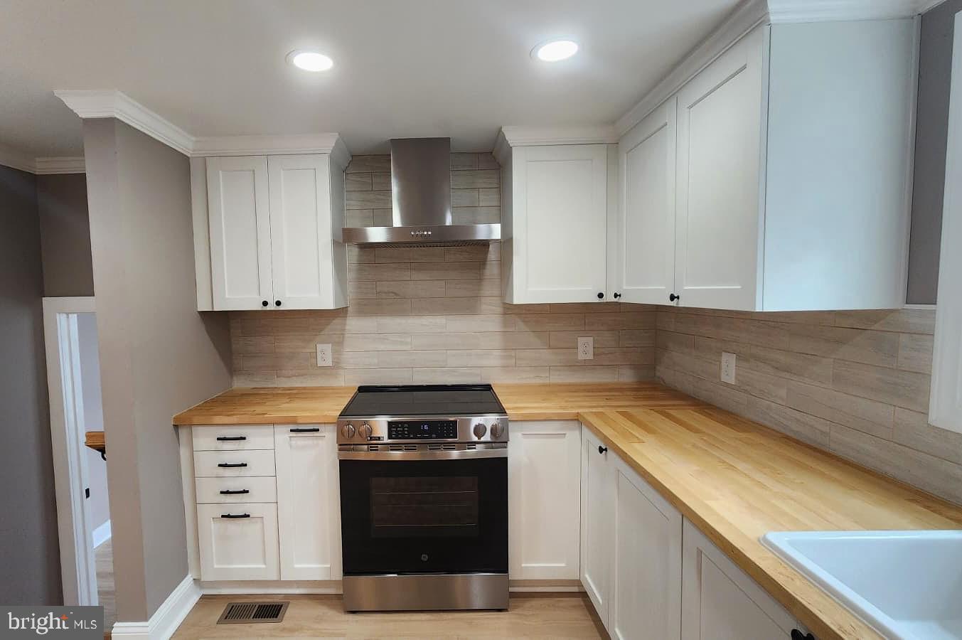 1407 Sunken Road Fredericksburg, VA 22401 - Photo 18 of 39 a kitchen with cabinets appliances and wooden floor