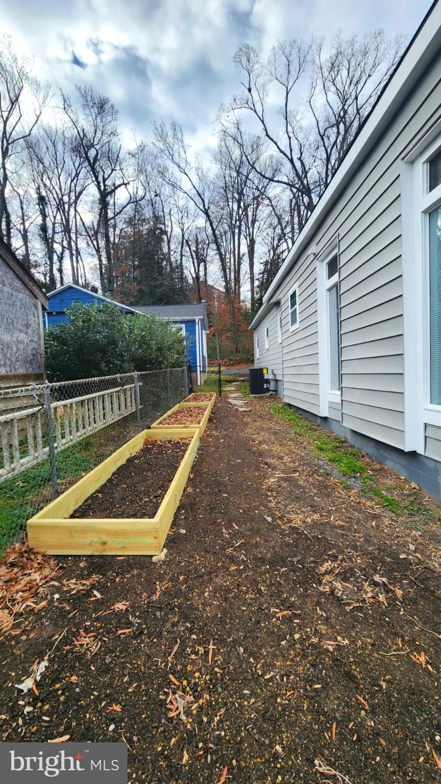 1407 Sunken Road Fredericksburg, VA 22401 - Photo 34 of 39 a view of a backyard with a large tree