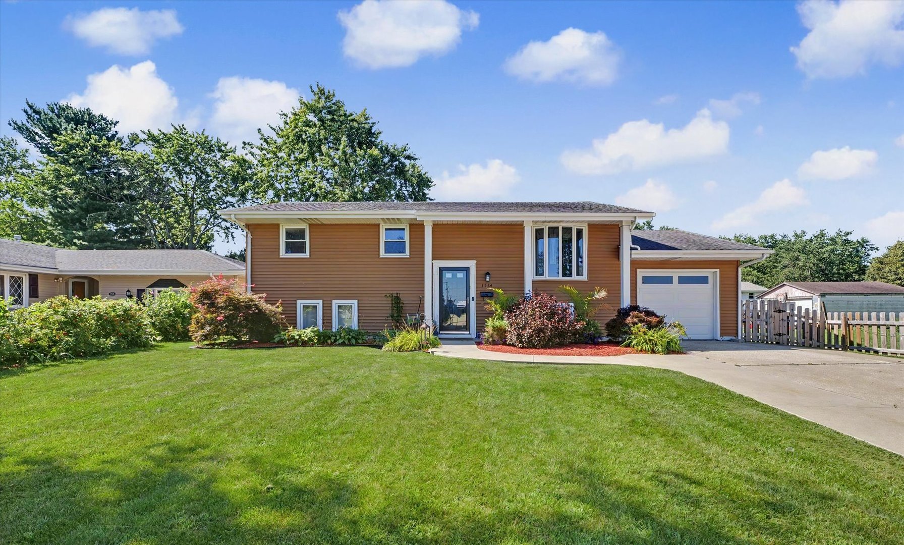 1524 Gates Drive Rantoul, IL 61866 - Photo 2 of 38