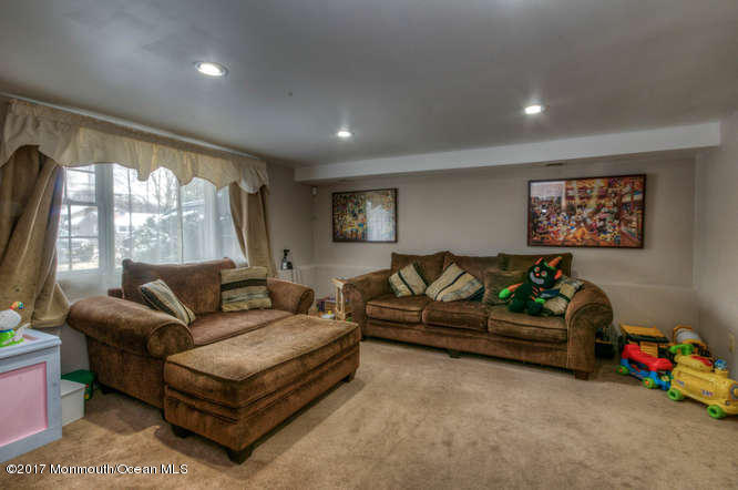 47 Middlesex Road Matawan, NJ 07747 - Photo 14 of 24 49 Chestnut Dr Matawan NJ-small-001-10-D