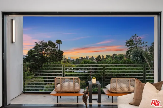 a view of sitting area with furniture