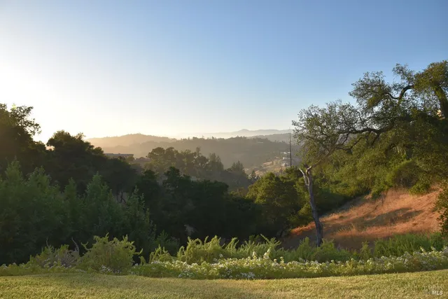 $2,995,000 | 3921 Flintridge Drive, Santa Rosa, CA 95403