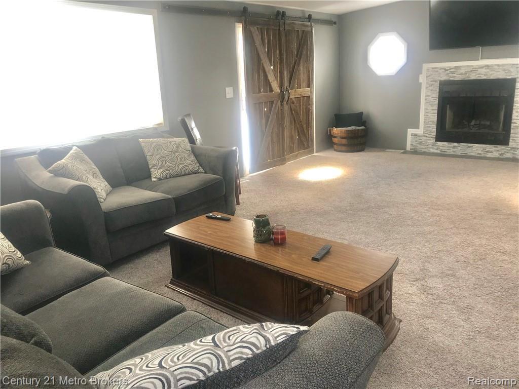 5310 North Vassar Road Flint, MI 48506 - Photo 11 of 32 FF42314E-64A1-40C9-9A6C-7E9328035C22.jpeg