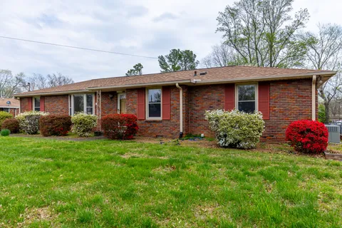 $368,500 | 117 Elnora Drive, Hendersonville, TN 37075