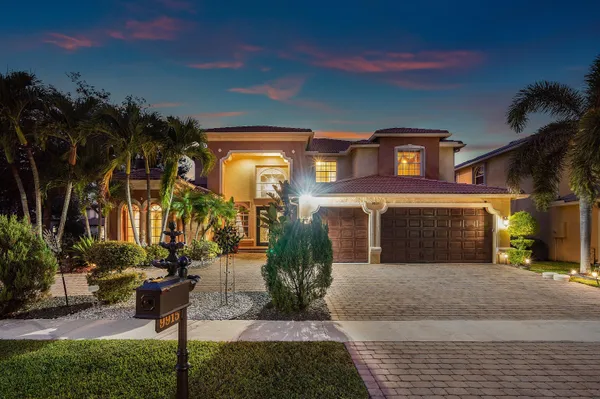 $990,000 | 9915 Vía Bernini, Lake Worth, FL 33467