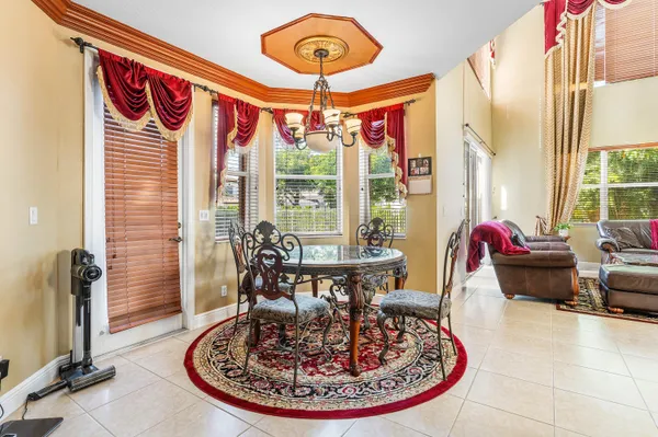 $990,000 | 9915 Vía Bernini, Lake Worth, FL 33467