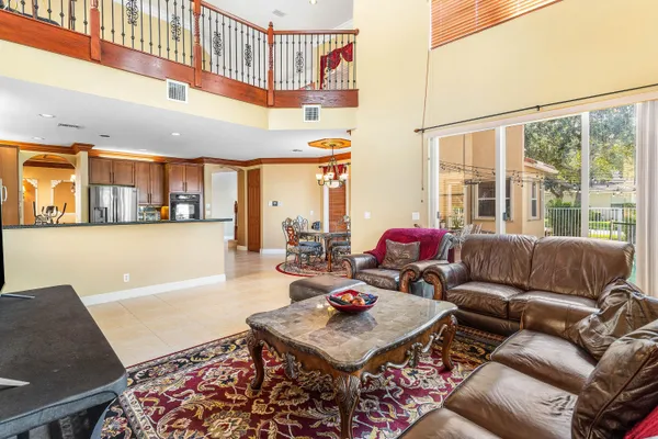 $990,000 | 9915 Vía Bernini, Lake Worth, FL 33467
