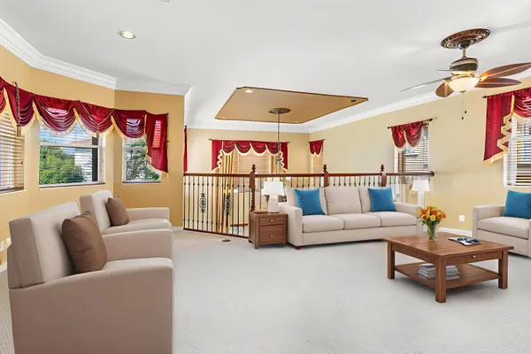$990,000 | 9915 Vía Bernini, Lake Worth, FL 33467