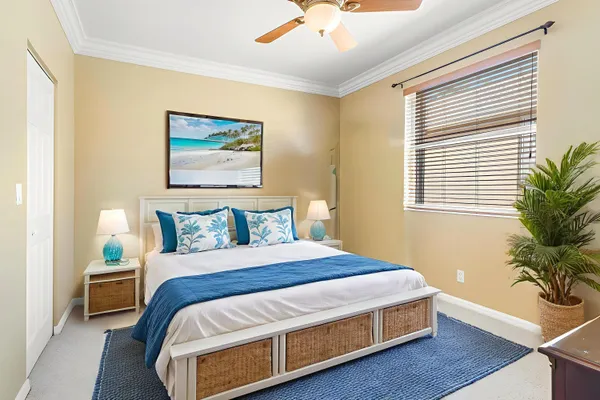 $990,000 | 9915 Vía Bernini, Lake Worth, FL 33467