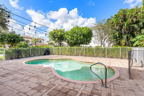 $990,000 | 9915 Vía Bernini, Lake Worth, FL 33467