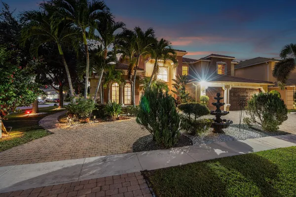 $990,000 | 9915 Vía Bernini, Lake Worth, FL 33467