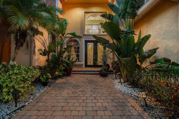 $990,000 | 9915 Vía Bernini, Lake Worth, FL 33467