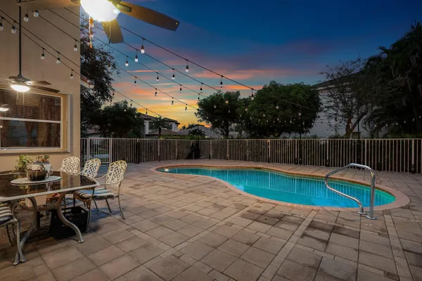 $990,000 | 9915 Vía Bernini, Lake Worth, FL 33467