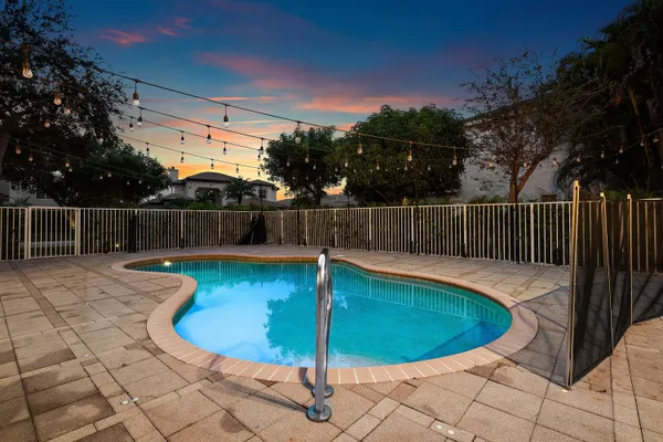 $990,000 | 9915 Vía Bernini, Lake Worth, FL 33467