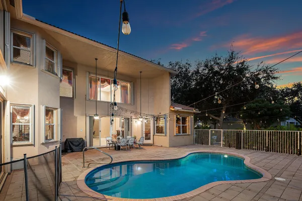$990,000 | 9915 Vía Bernini, Lake Worth, FL 33467