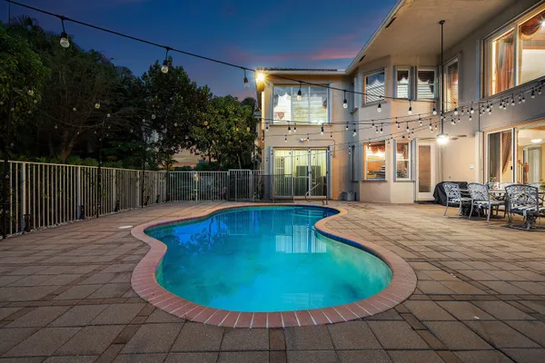 $990,000 | 9915 Vía Bernini, Lake Worth, FL 33467