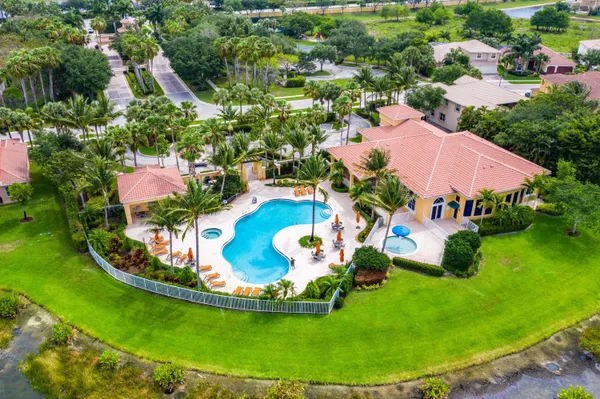 $990,000 | 9915 Vía Bernini, Lake Worth, FL 33467