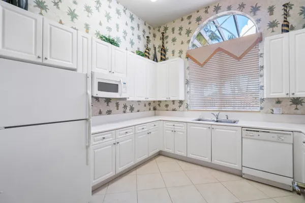 $990,000 | 9915 Vía Bernini, Lake Worth, FL 33467