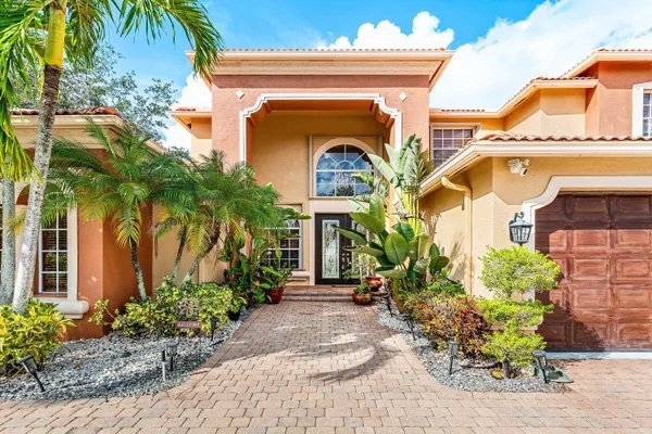 $990,000 | 9915 Vía Bernini, Lake Worth, FL 33467