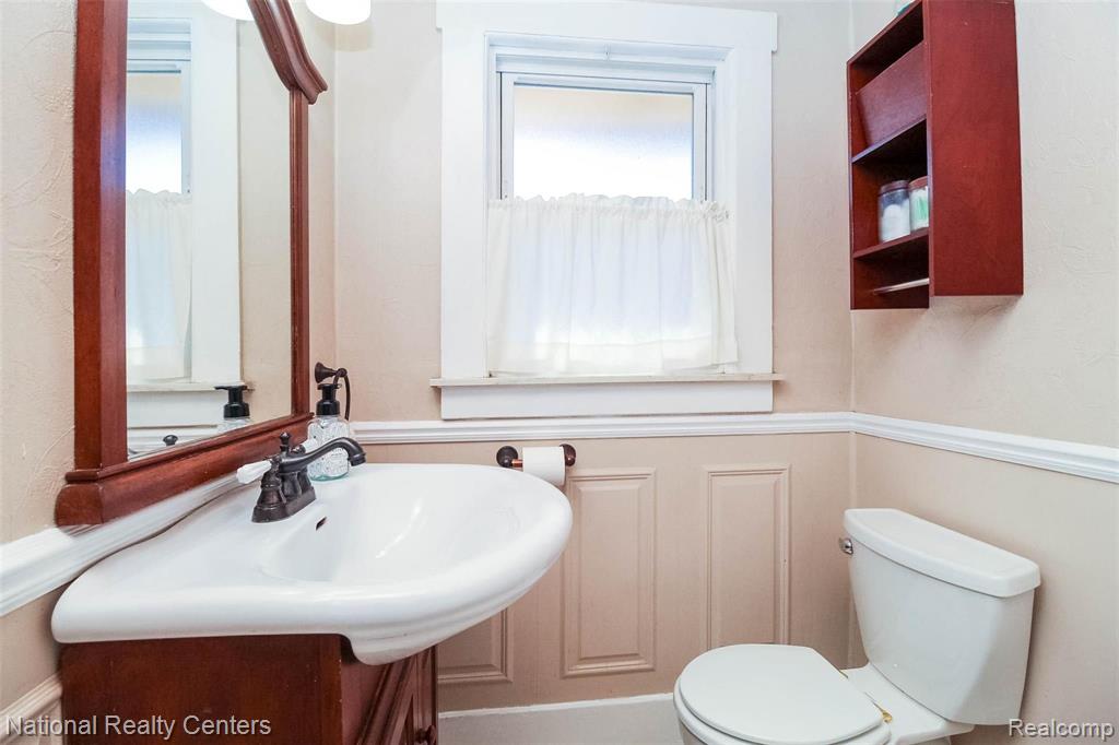 6 Kensington Boulevard Pleasant Ridge, MI 48069 - Photo 18 of 46