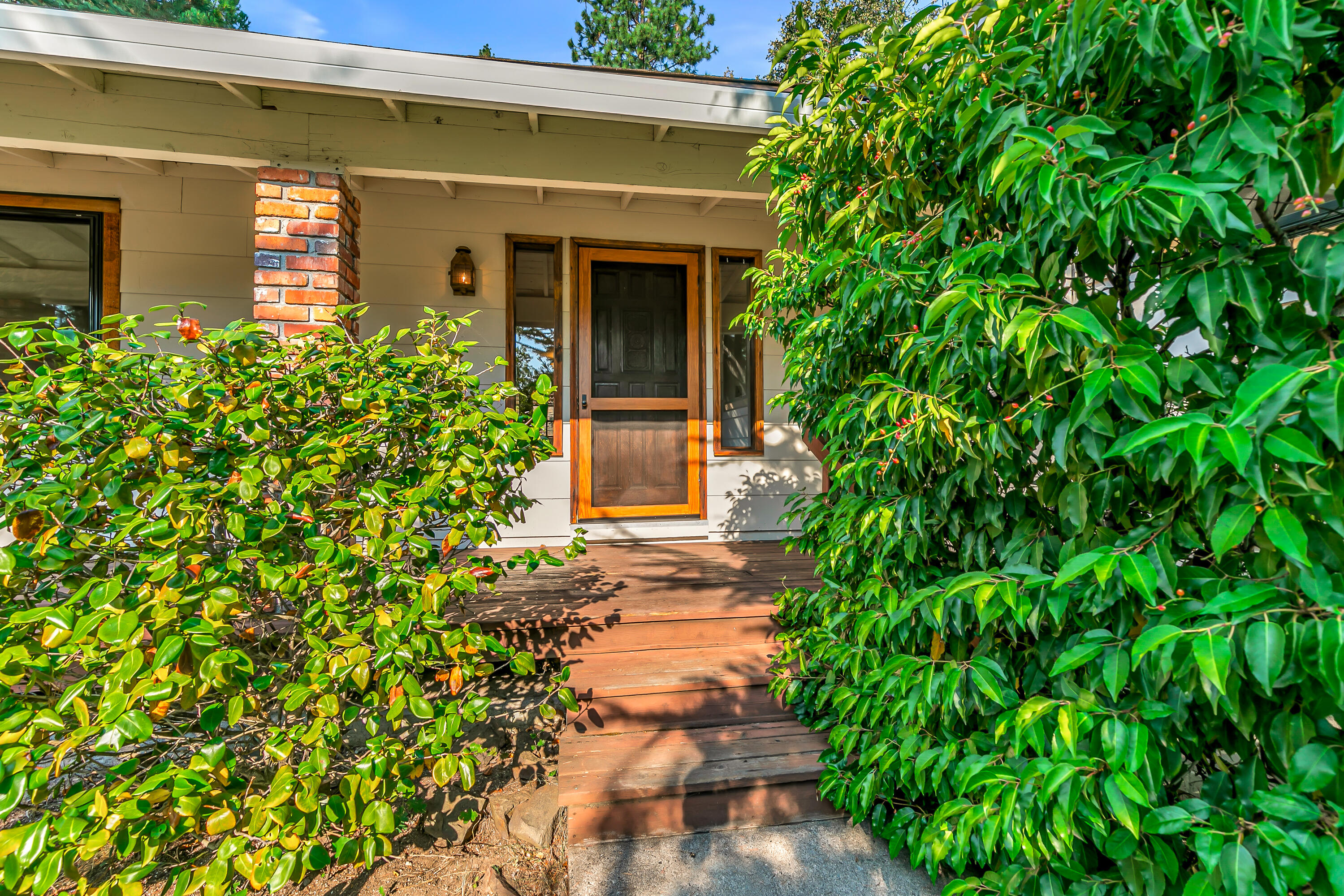 1015 Oneida Circle Ashland, OR 97520 - Photo 2 of 31 1015 Oneida Circle, Ashland, OR 97520