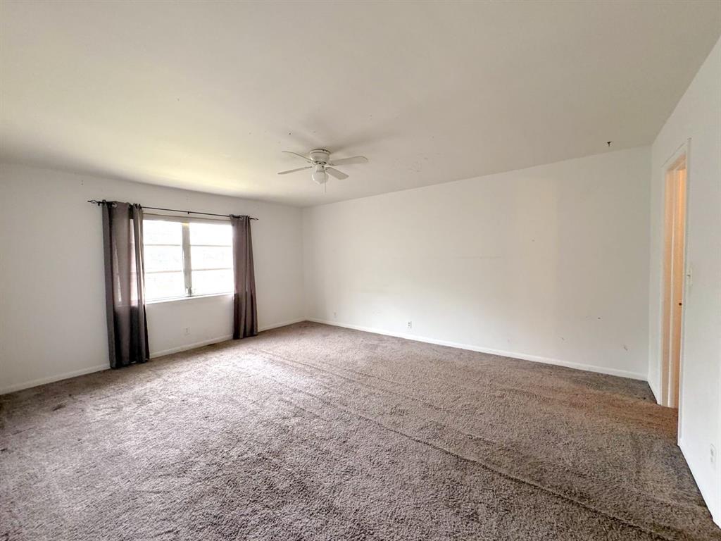 12 Northeast 19th Court, Unit 204A Wilton Manors, FL 33305 - Photo 11 of 21 a view of an empty room with a window