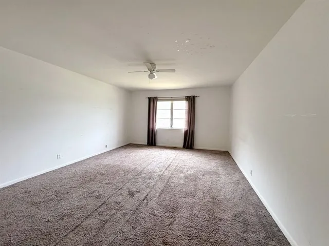 a view of empty room with window