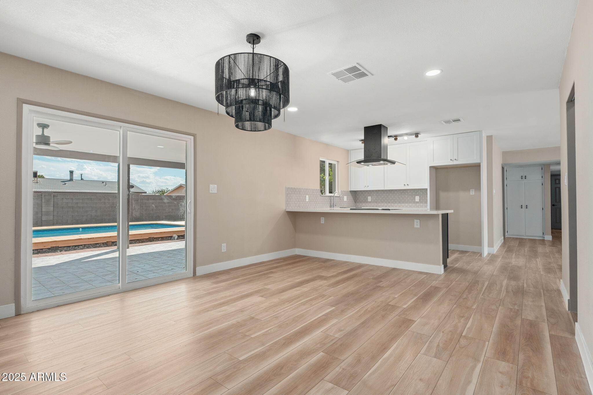 3121 West Hearn Road Phoenix, AZ 85053 - Photo 13 of 39 3121 W Hearn Rd - 13