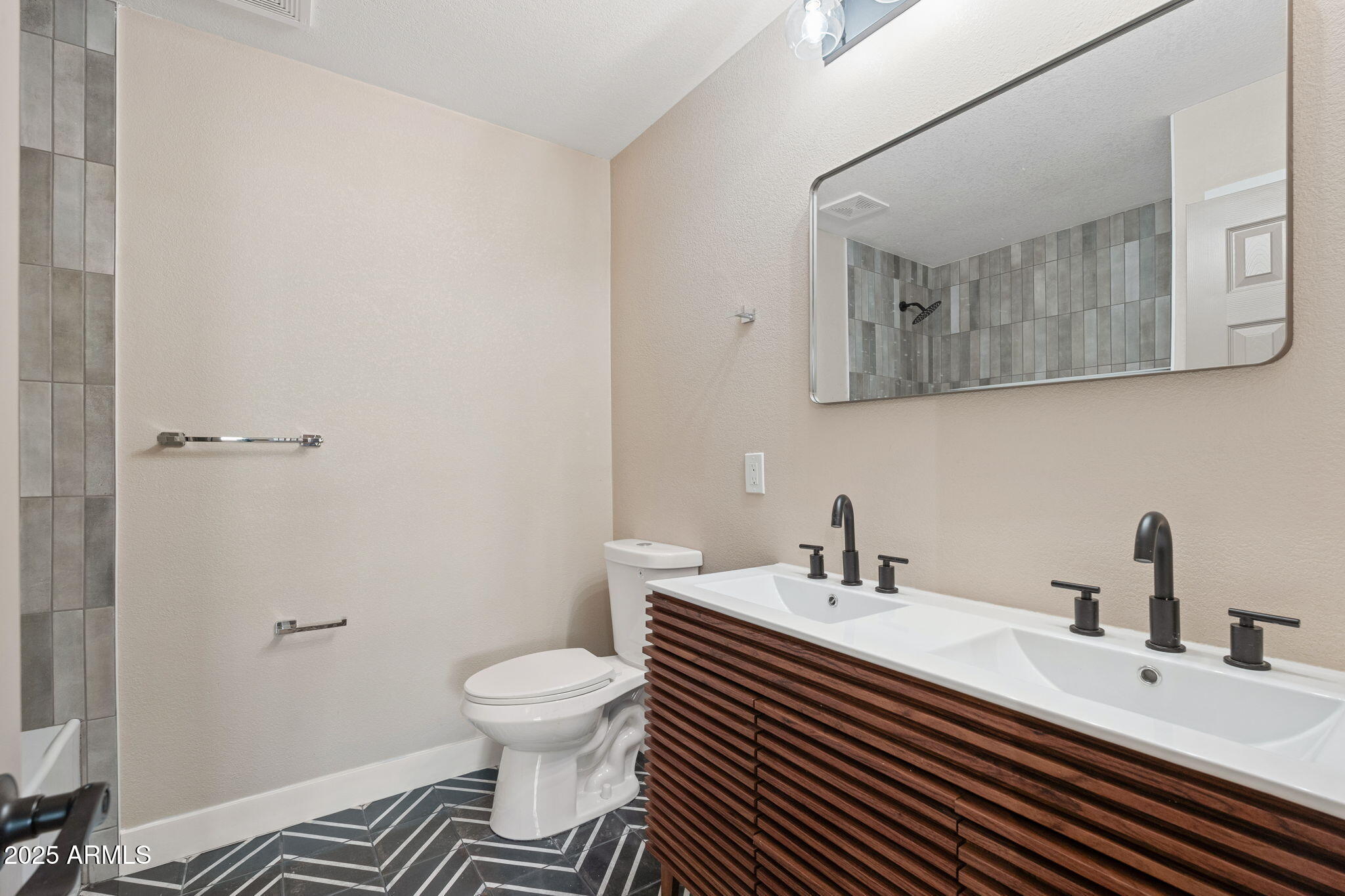 3121 West Hearn Road Phoenix, AZ 85053 - Photo 22 of 39 3121 W Hearn Rd - 22