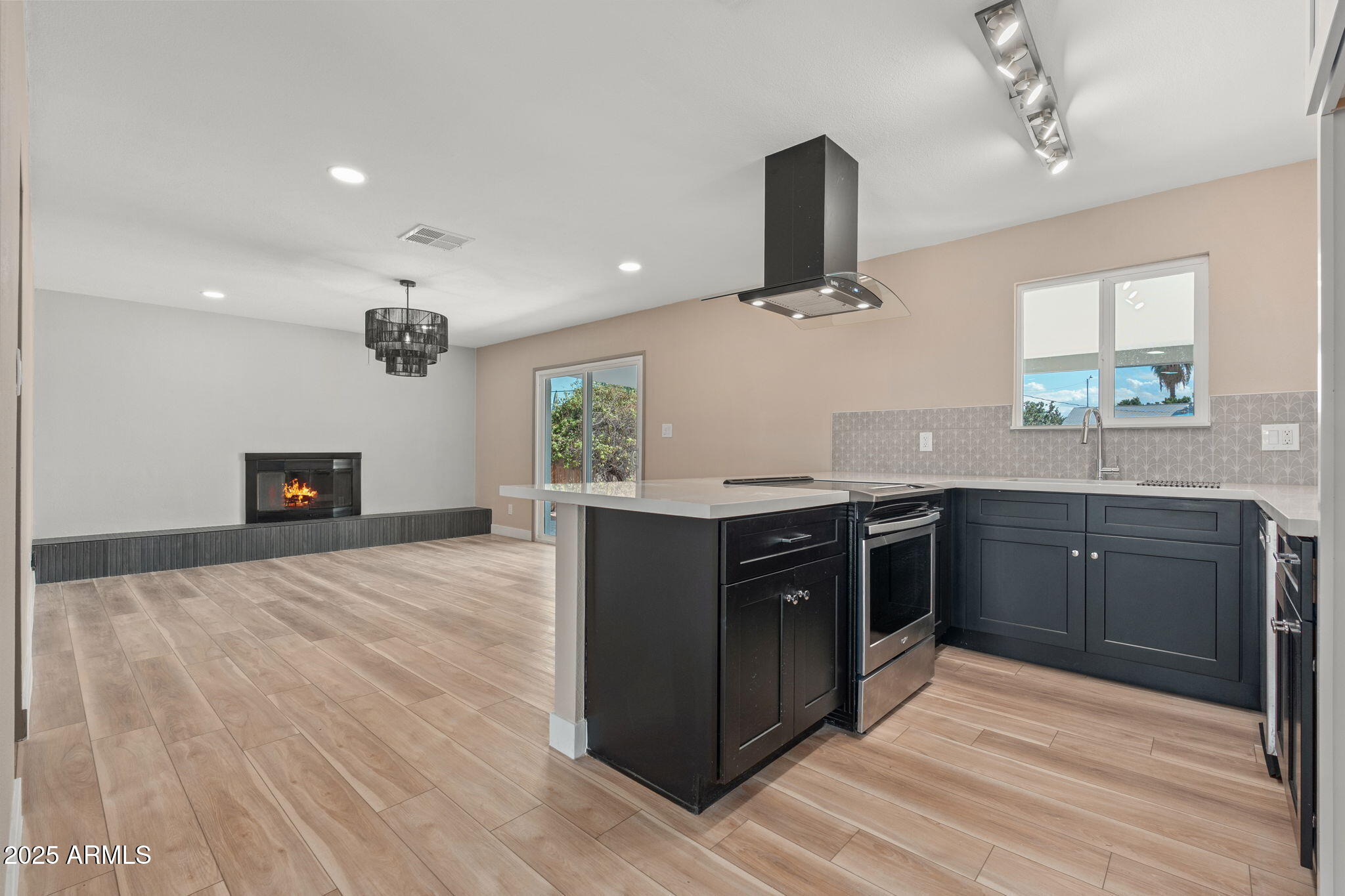 3121 West Hearn Road Phoenix, AZ 85053 - Photo 3 of 39 3121 W Hearn Rd - 07