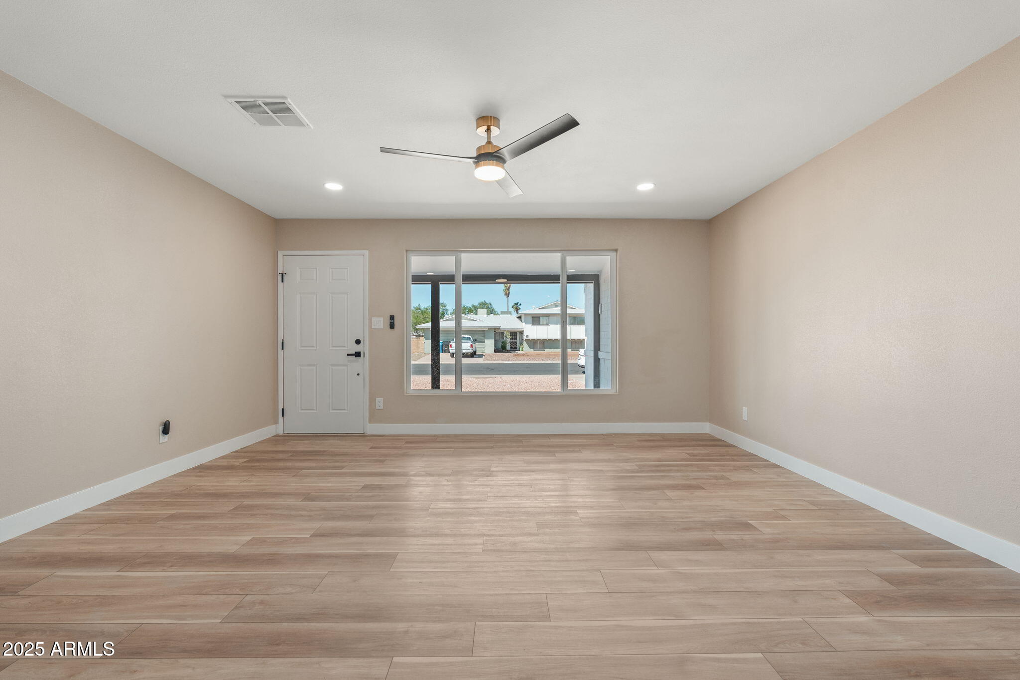 3121 West Hearn Road Phoenix, AZ 85053 - Photo 9 of 39 3121 W Hearn Rd - 03