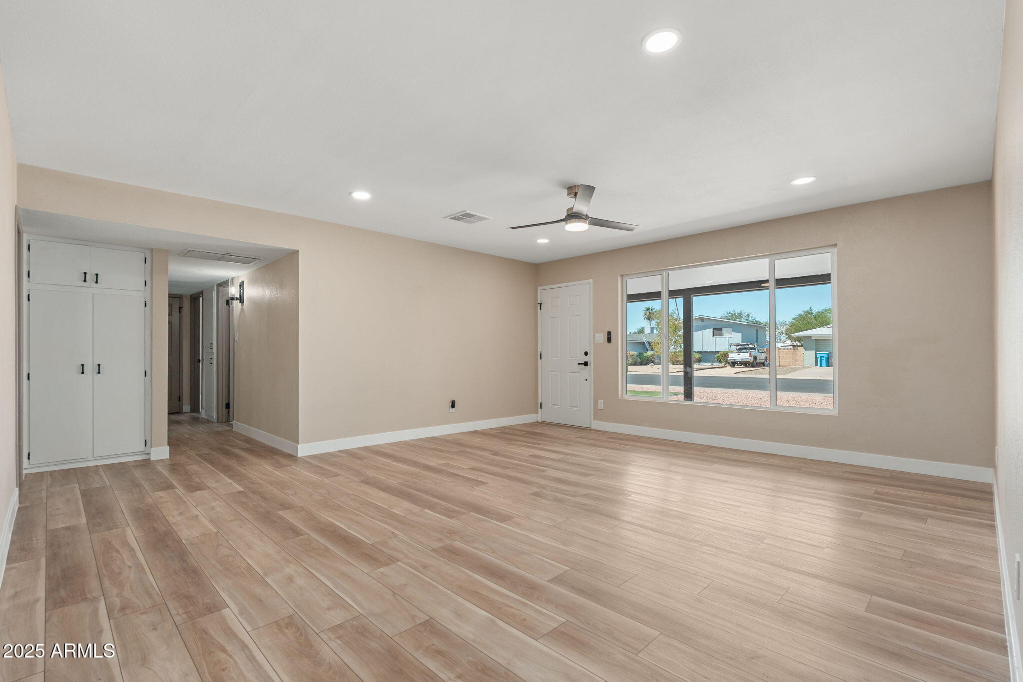 3121 West Hearn Road Phoenix, AZ 85053 - Photo 10 of 39 3121 W Hearn Rd - 04