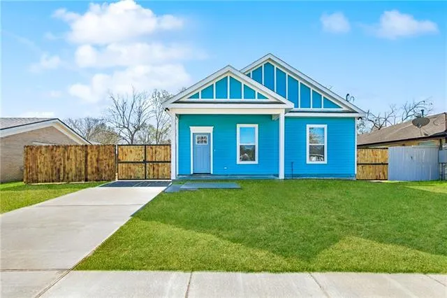 $259,000 | 2509 Riverbend Drive, Violet, LA 70092