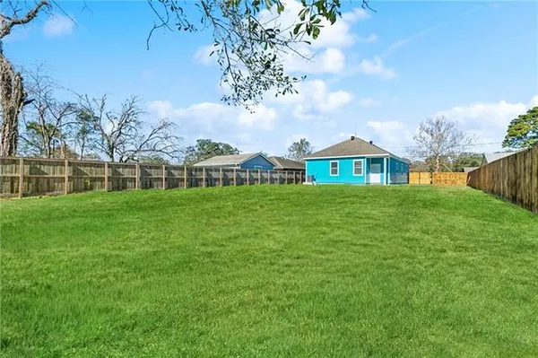 $249,000 | 2509 Riverbend Drive, Violet, LA 70092