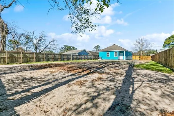 $249,000 | 2509 Riverbend Drive, Violet, LA 70092