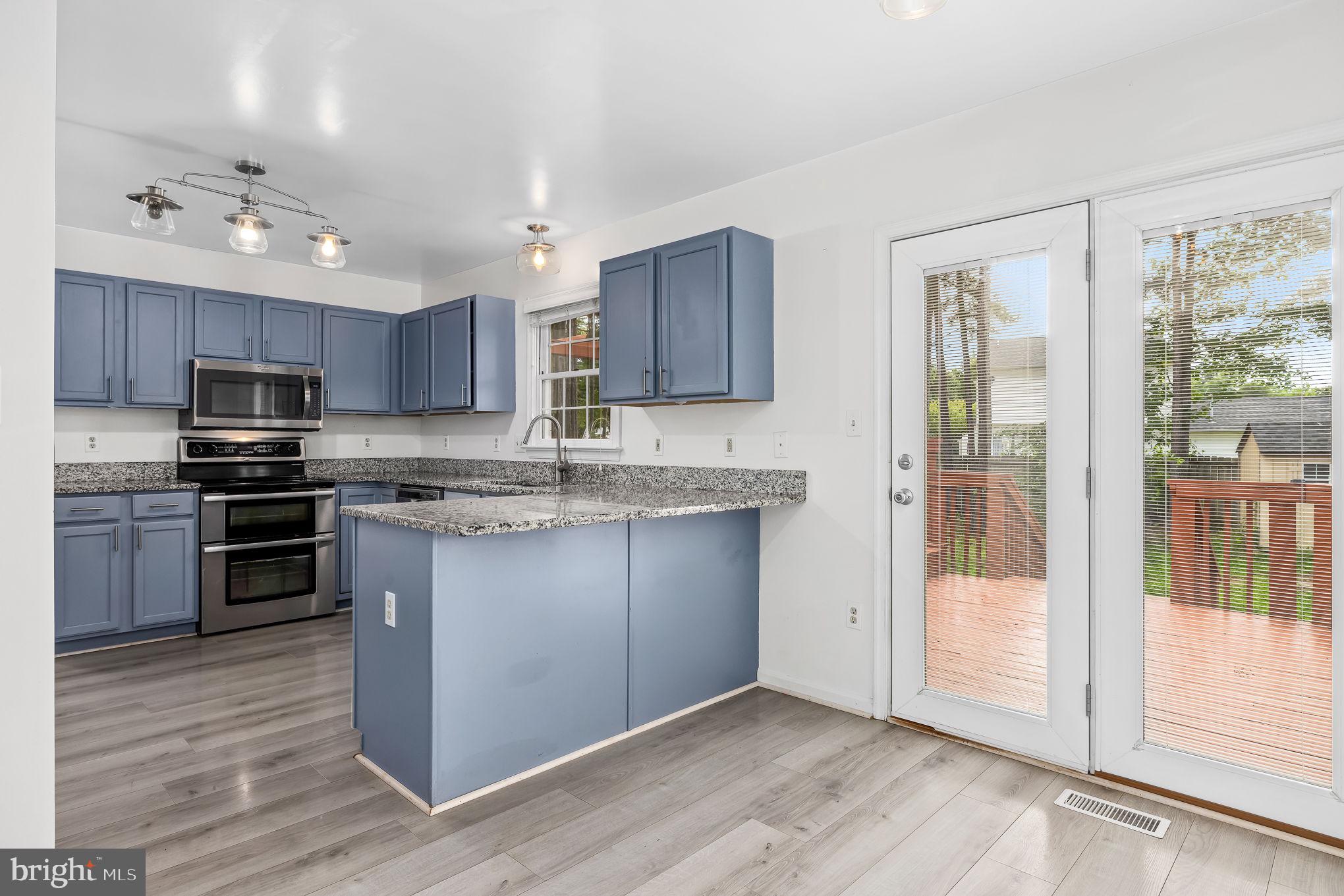 8614 Oldham Road Fredericksburg, VA 22408 - Photo 11 of 33 Stainless steel appliances