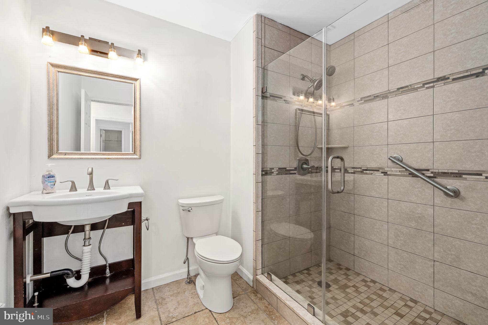 8614 Oldham Road Fredericksburg, VA 22408 - Photo 25 of 33 Upstairs hall bathroom
