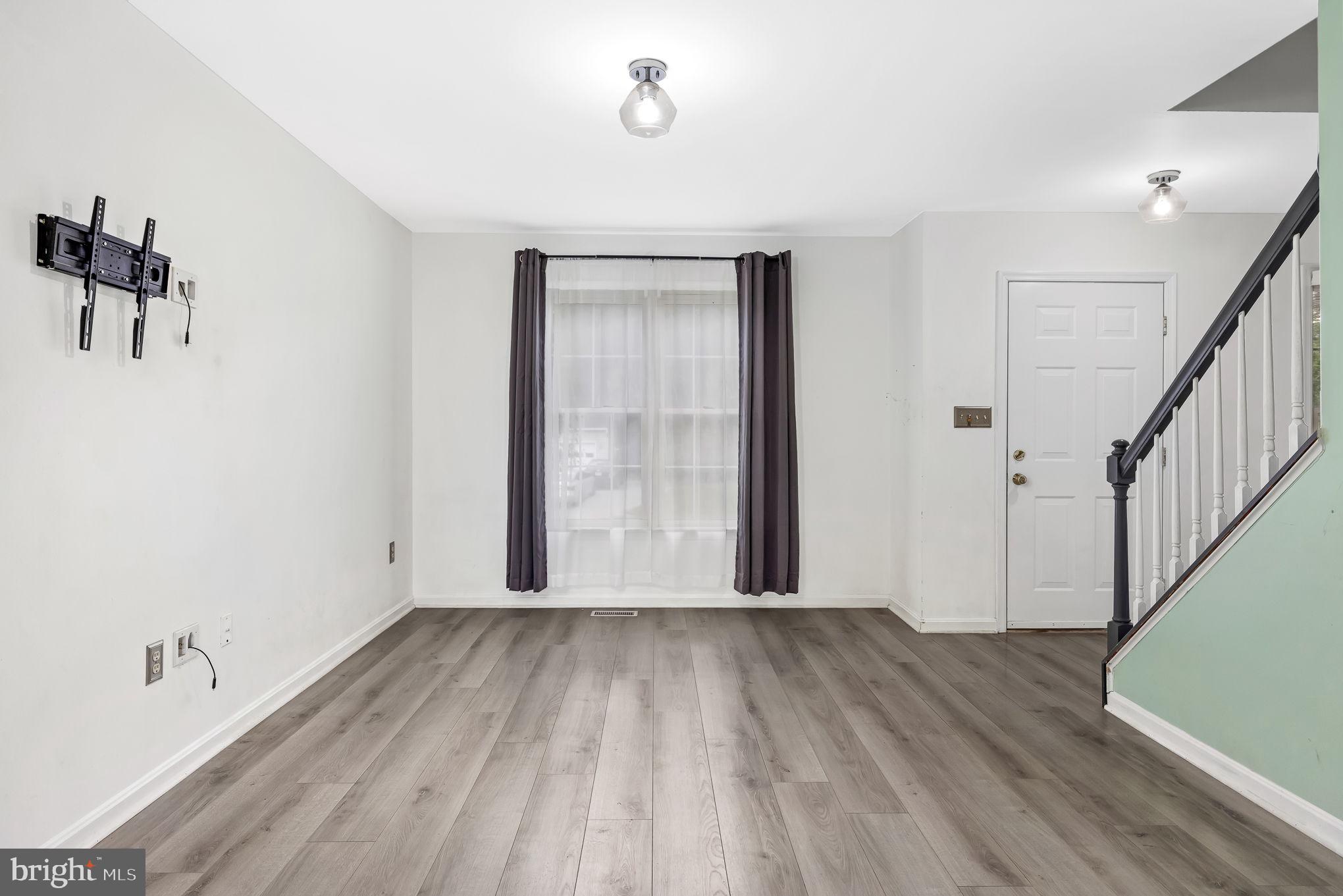 8614 Oldham Road Fredericksburg, VA 22408 - Photo 6 of 33 Living room